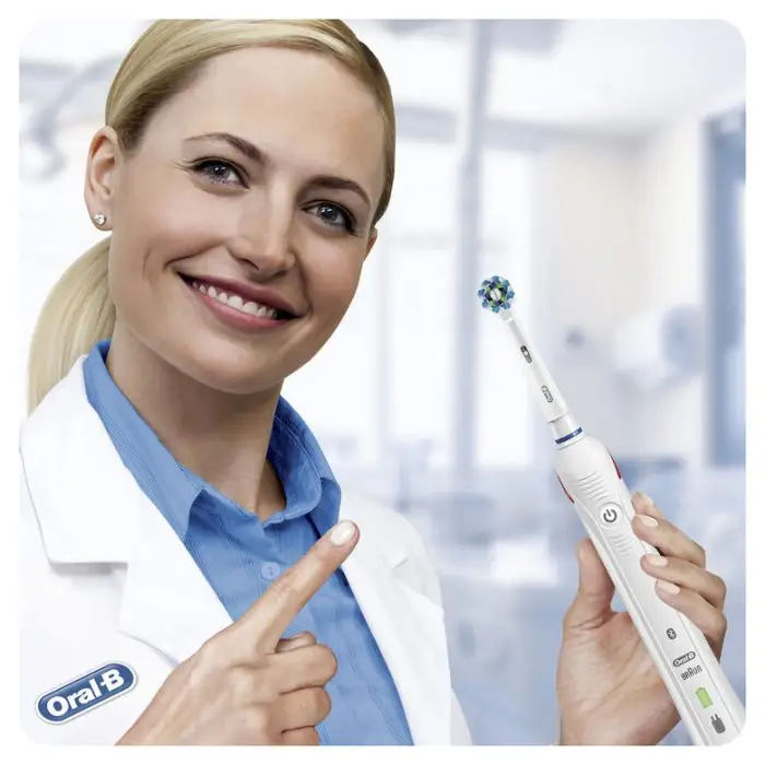 Oral-B Spazzolino Elettrico Ricaricabile Smart 5 5100S CrossAction, 1 Bianco Manico Connesso, 5 Modalità Tra Cui Sbiancante, Denti Sensibili E Protezione Gengive, 3 Testine Custodia da viagg , 131234 , Immagine 7