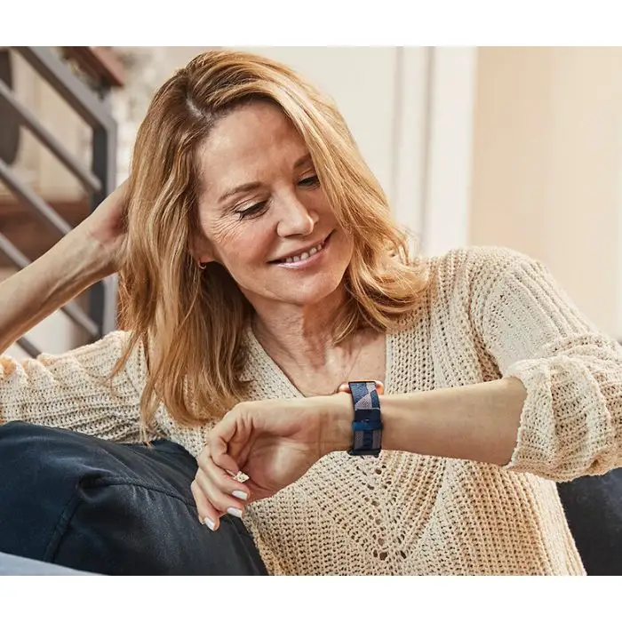 Fitbit Versa 2 3,55 cm (1.4&quot;) 40 mm AMOLED Nero, Oro , 126193 , Immagine 3
