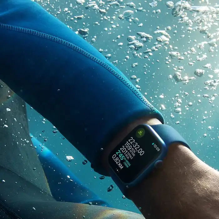 Apple Watch Nike Series 7 GPS, 45mm Cassa in Alluminio Galassia con Cinturino Sport Platino Puro/Nero , 139051 , Immagine 4