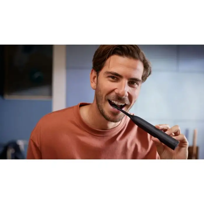 Philips 5300 Series Sonicare spazzolino elettrico sonico con base di ricarica e custodia, 2 livelli di intensità, sensore di pressione confezione da 1 spazzolino bianco e 1 spazzolino nero H , 158456 , Immagine 6