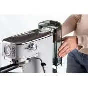 Ariete 1381 Macchina da caffè con manometro, compatibile con caffè in polvere e cialde ESE, 1300 W, Capacità 1,1 L, 15 bar di pressione, Filtro 1 o 2 tazze, Dispositivo Cappuccino Bianco