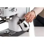 Ariete 1381 Macchina da caffè con manometro, compatibile con caffè in polvere e cialde ESE, 1300 W, Capacità 1,1 L, 15 bar di pressione, Filtro 1 o 2 tazze, Dispositivo Cappuccino Bianco