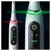 Oral-B iO Spazzolino Elettrico Ricaricabile 10 Bianco,1 Testina, 1 Custodia Da Viaggio ricaricabile, 1 Caricatore Sense