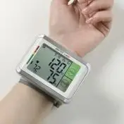 Imetec BP1 100 Polso Misuratore di pressione sanguigna automatico