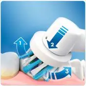 Oral-B PRO Spazzolino elettrico 670 Cross Action