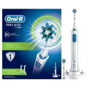 Oral-B PRO Spazzolino elettrico 670 Cross Action