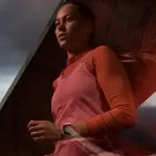 Apple Watch Series 9 GPS Cassa 45mm in Alluminio Mezzanotte con Cinturino Sport Loop Mezzanotte