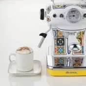 Ariete 1389 Positano Macchina da caffè, 850W, Compatibile con  caffè macinato o con cialde ESE Filtro ½ tazze, Cappuccinatore
