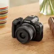 Canon EOS R1001 + RF-S 18-45mm F4.5-6.3 IS STM Kit MILC 24,1 MP CMOS 6000 x 4000 Pixel Nero